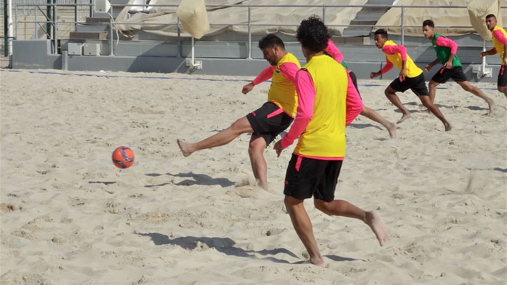 وطني الشاطئية يجري أولى حصصه التدريبية على ملعب الغرافة في الدوحة