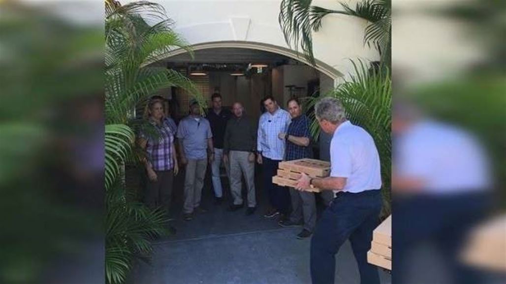 بوش الابن يقدم لحراسه بيتزا بدلا من الراتب