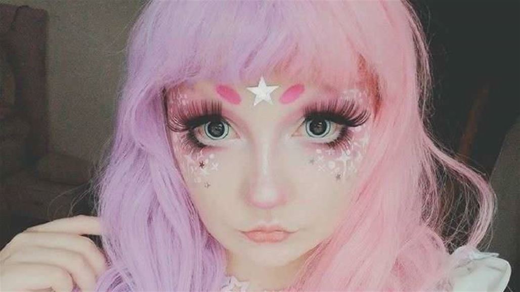 بالصور: بريطانية تتحول الى دمية... وهكذا بدت!