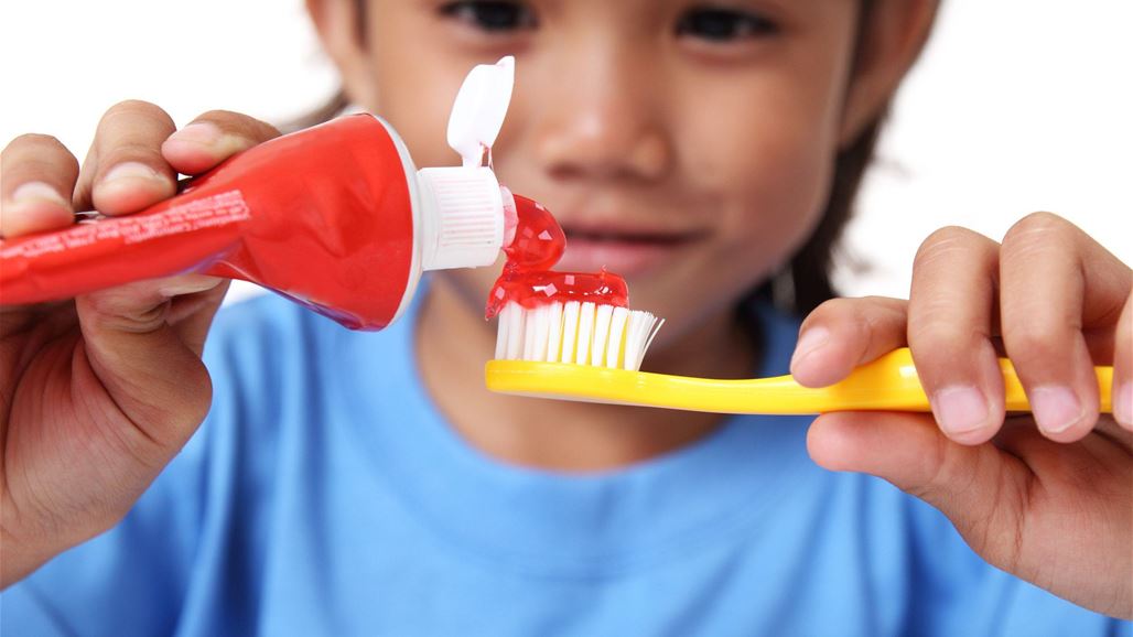 احذروا الضرر الكبير الذي يسببه معجون الأسنان لأطفالكم