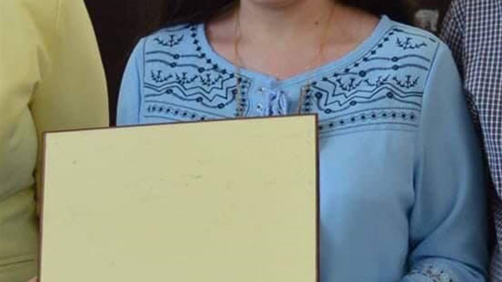 وزير التعليم يوجه بتعيين الأولى على جامعة الموصل بعد رفض قبولها لانها مكفوفة