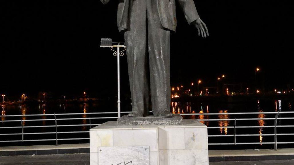 وزير الثقافة يوجه بترميم تمثال الشاعر بدر شاكر السياب في البصرة
