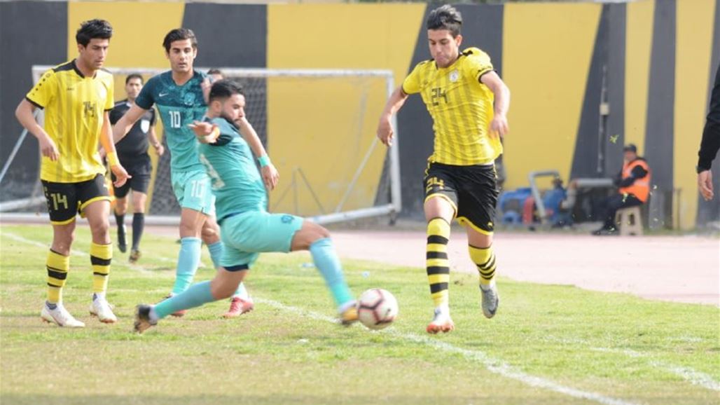 في الدوري العراقي.. معالج طبي يستعين بـ"ساق كرسي" لمعالجة لاعب مصاب