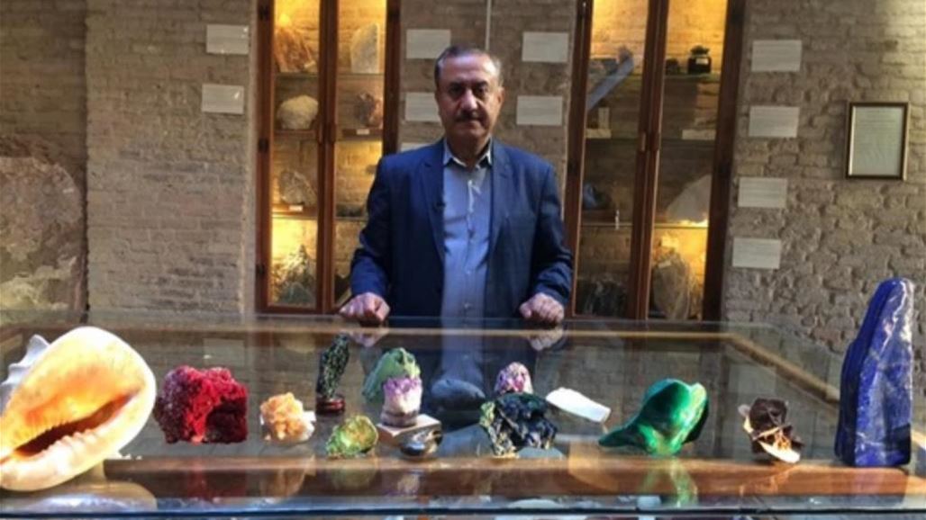 بدأ بجمعها منذ 35 عاما.. عراقي يقيم متحفا للاحجار بالوان براقة "صور"
