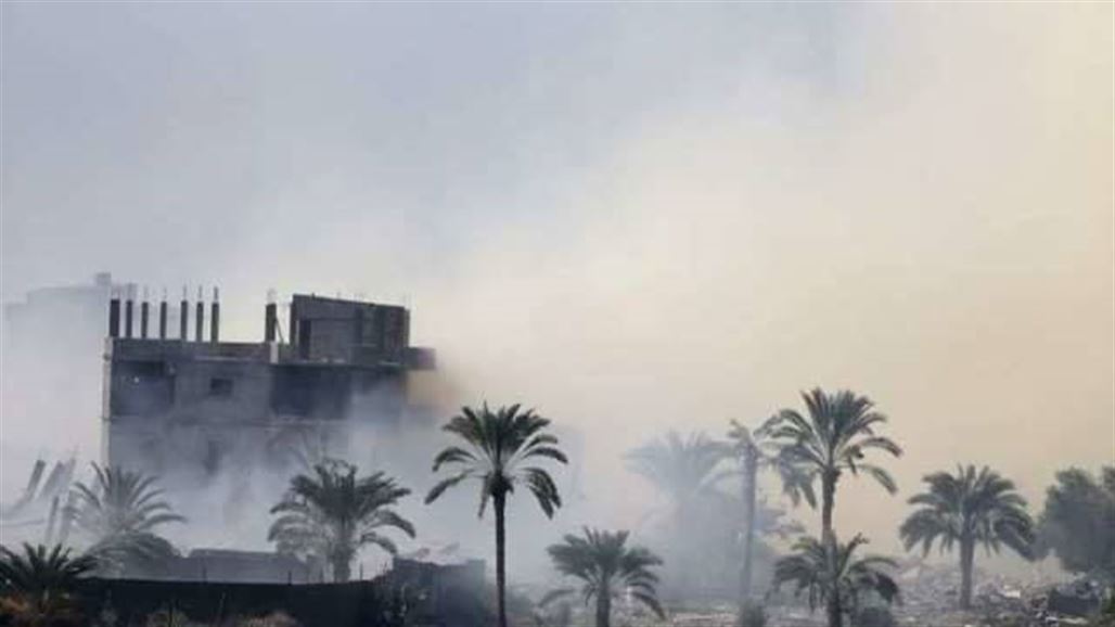 انهيار مصنع فوق العمال في مصر