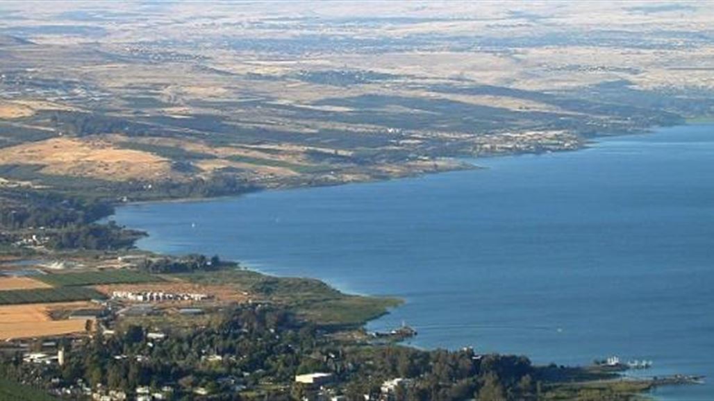 مطالبات باخلاء عائلة عراقية لاجئة تعيش بخيمة على شواطئ بحيرة في اسرائيل