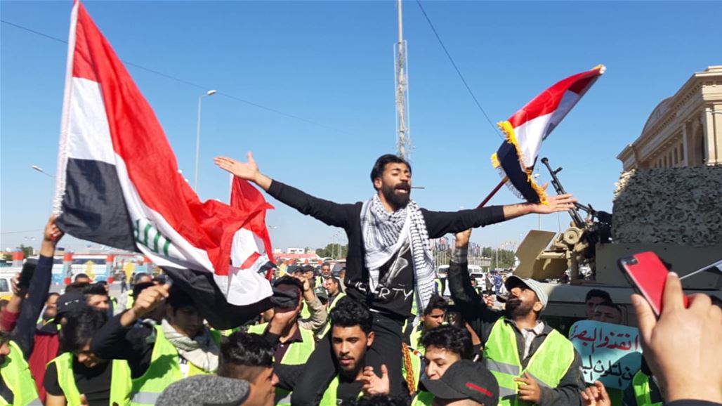 القوات الأمنية في البصرة تحتجز خمسة متظاهرين بعد إصابة ضابط بجروح