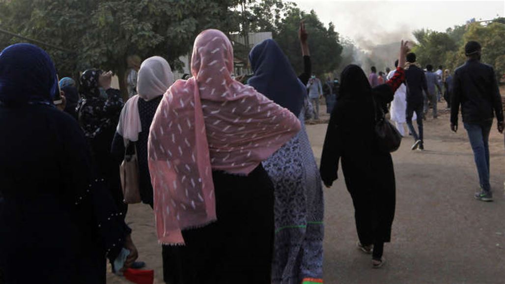 الجلد والسجن لتسع متظاهرات سودانيات