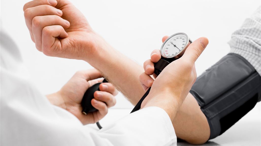 4 عادات تؤثر سلبياً على ضغط الدم