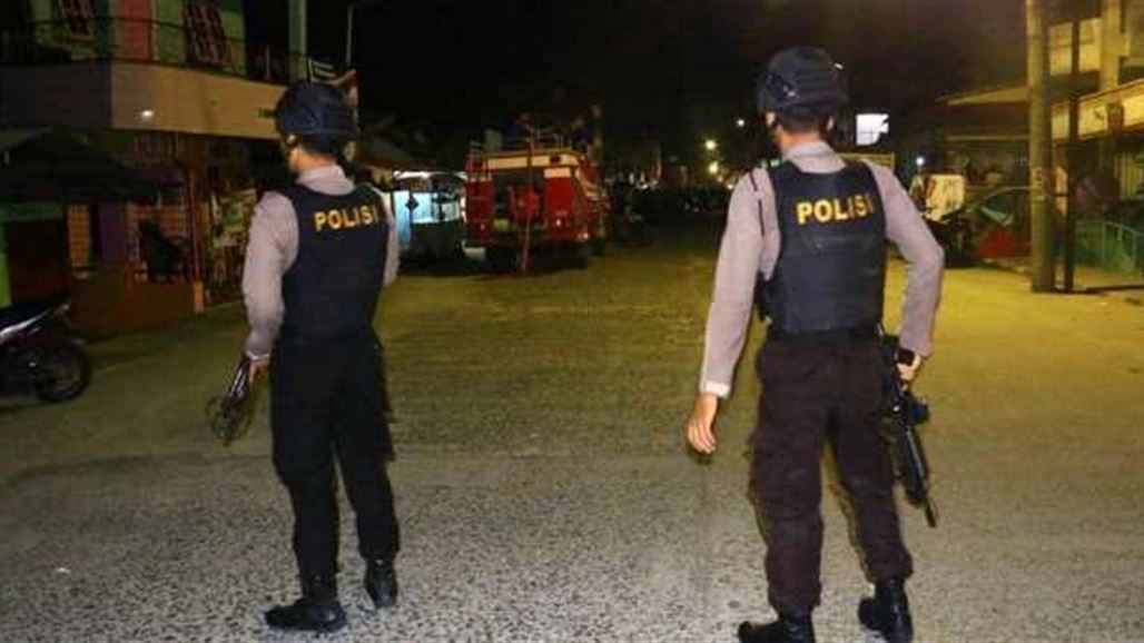 بعد حصار الشرطة.. زوجة إرهابي إندونيسي تفجر نفسها مع ابنها