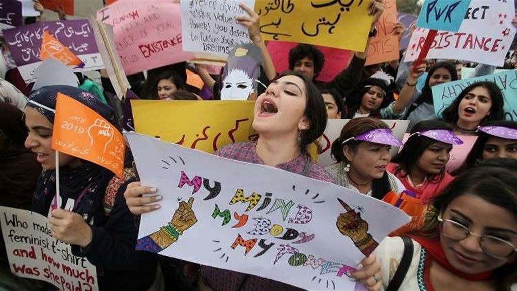 تهديدات بالقتل والاغتصاب لنساء نظمن مسيرة نسائية في باكستان