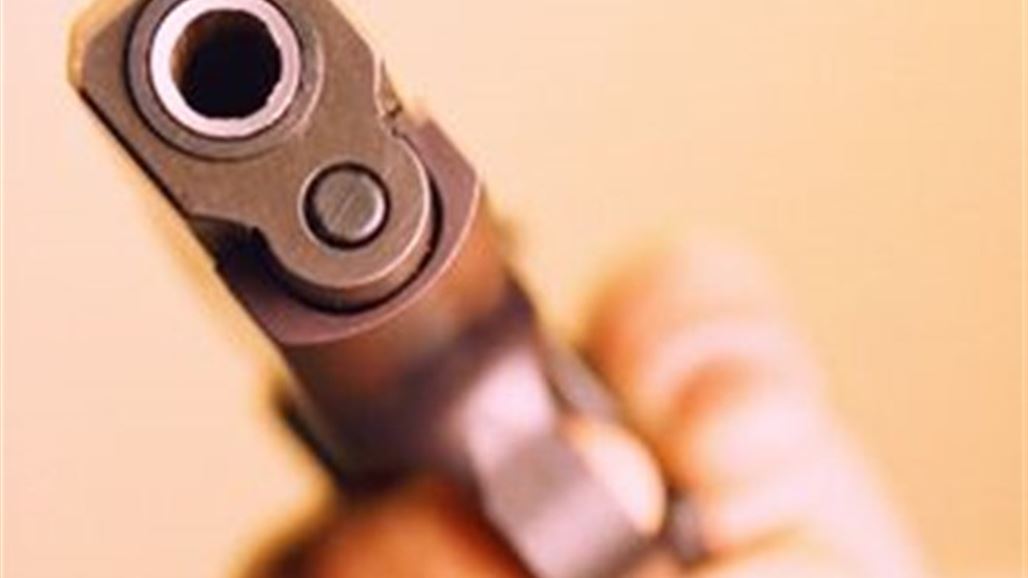 رجل يطلق النار على نفسه بسبب ” صرصور “