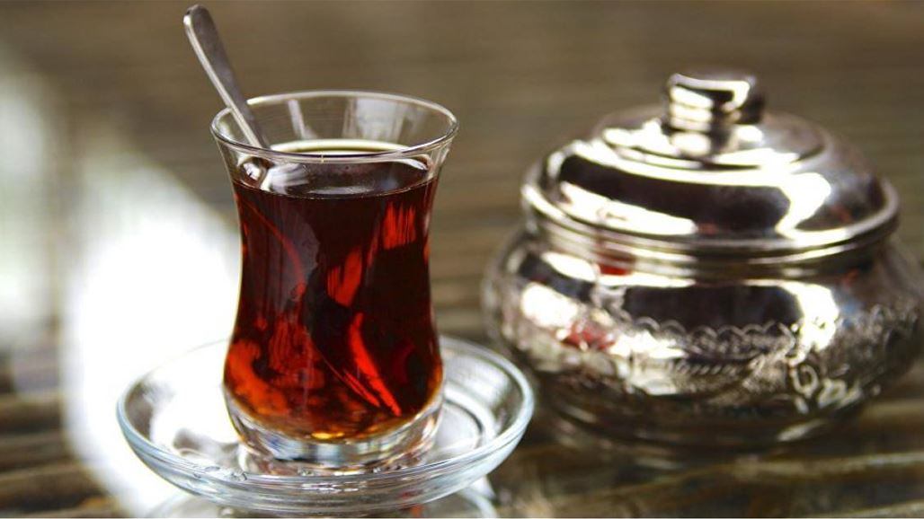 إحذروا شرب الشاي الساخن لئلا تصابوا بهذا المرض