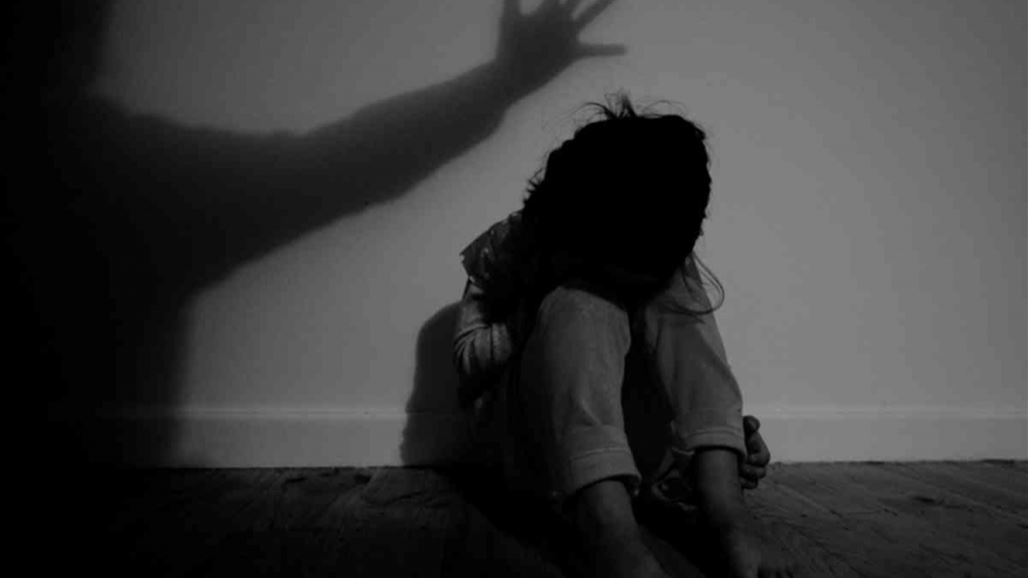 قتل طفلة بعدما شاهدتهما وهما يمارسان الجنس