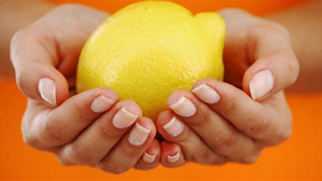 وصفات بعصير الليمون لتقوية الأظافر وتطويلها