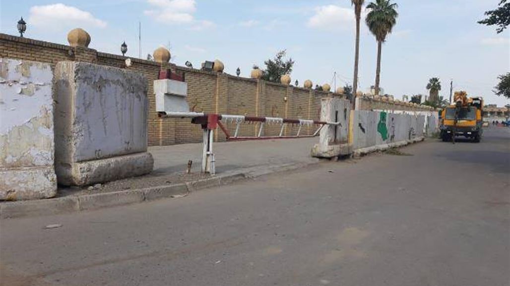 المباشرة برفع الكتل الكونكريتية من مدرسة الطبابة العسكرية شمالي بغداد