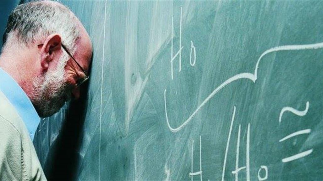 مدرس ثانوي لا يقرأ ولا يكتب... فما قصّته؟