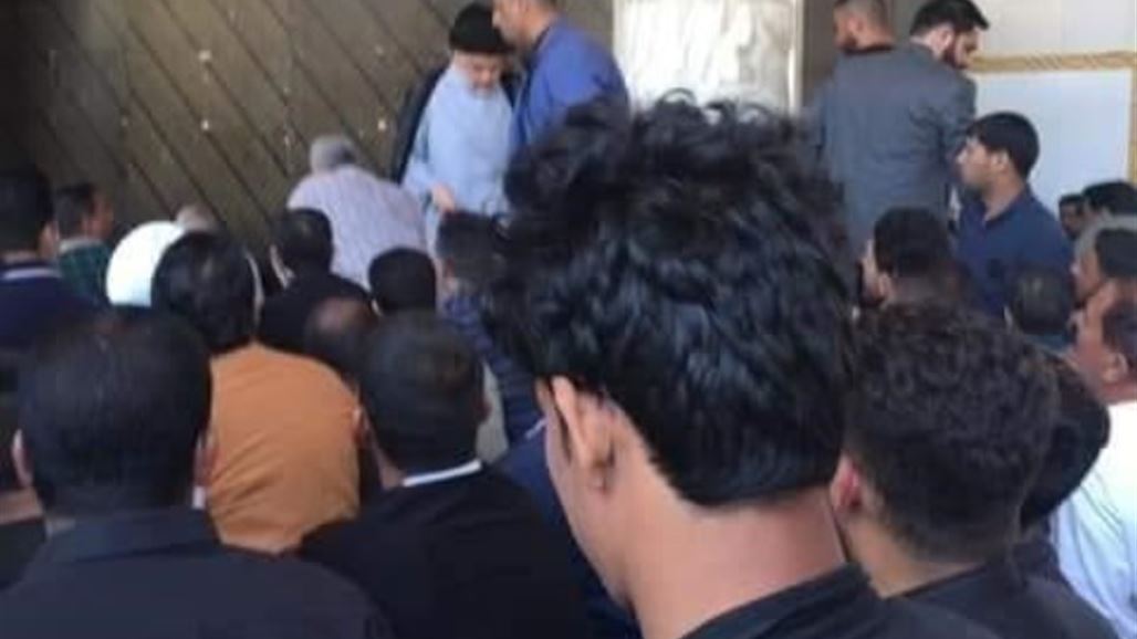 الصدر يغادر صلاة الجمعة بسبب "عاطفة انصاره غير المنضبطة"