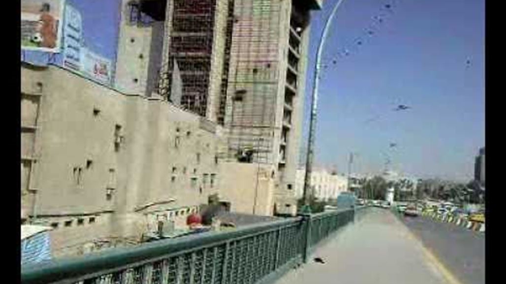 انقاذ رجل وابنه حاولا الانتحار من اعلى جسر الجمهورية وسط بغداد