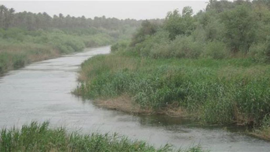 بالصور.. إنقاذ شاب من الغرق في نهر ديالى