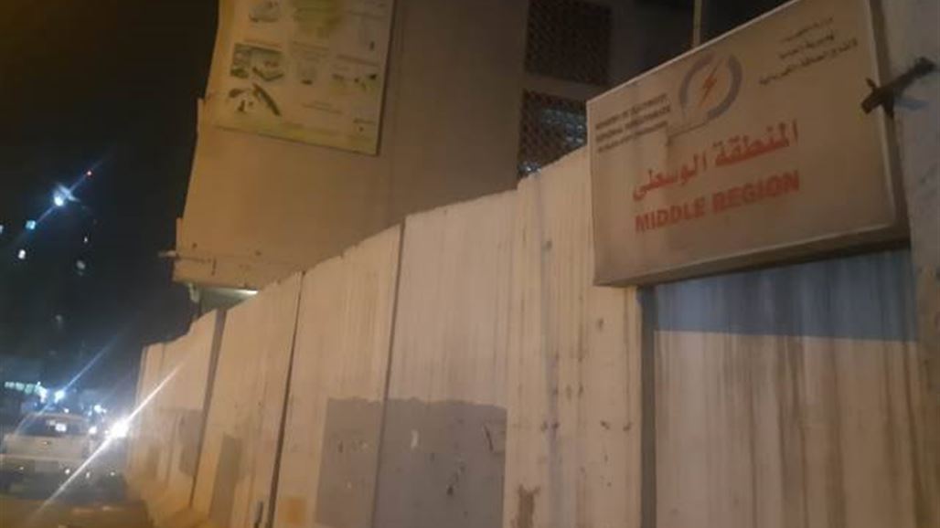 رفع الكتل الكونكريتية من محيط مديرية الكهرباء وسط بغداد