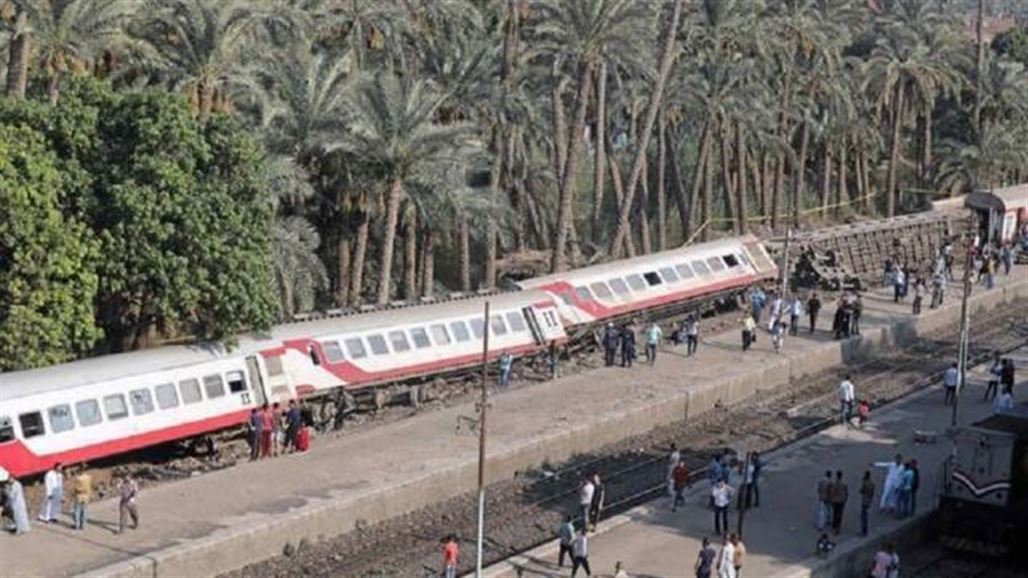 عشرات الإصابات بانحراف قطار عن مساره في مصر
