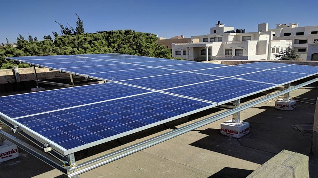 بالصور.. مدير مدرسة في العراق يصنع سيارة صديقة للبيئة