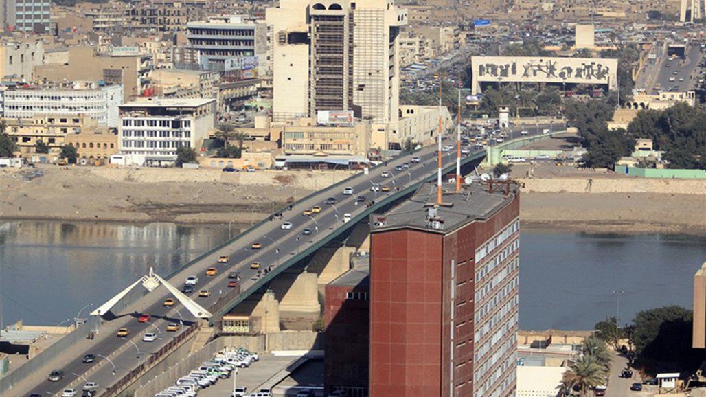 انقاذ شخص حاول الانتحار من اعلى جسر الجمهورية وسط بغداد