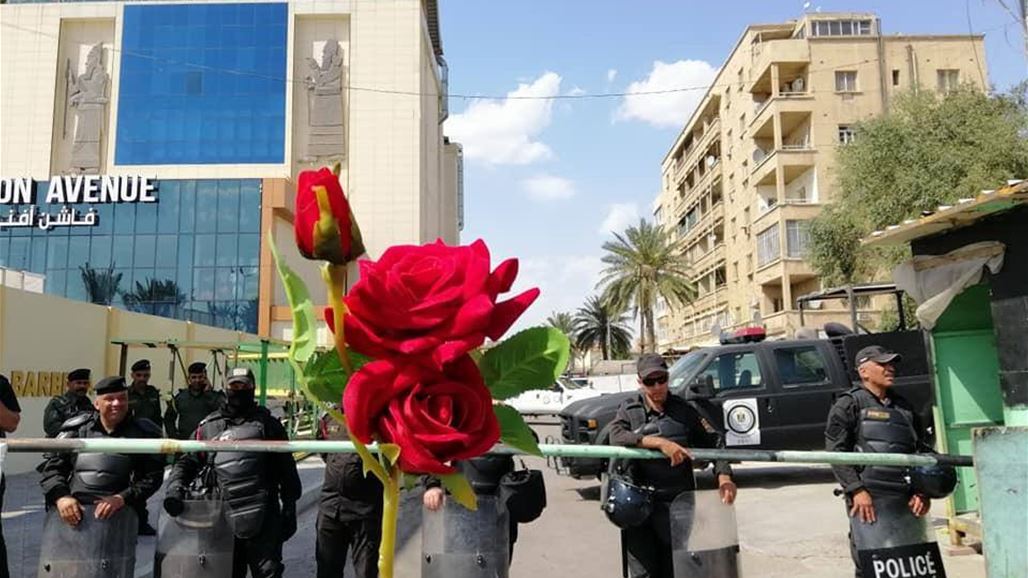 عشرات المواطنين يتوافدون باتجاه السفارة البحرينية في بغداد