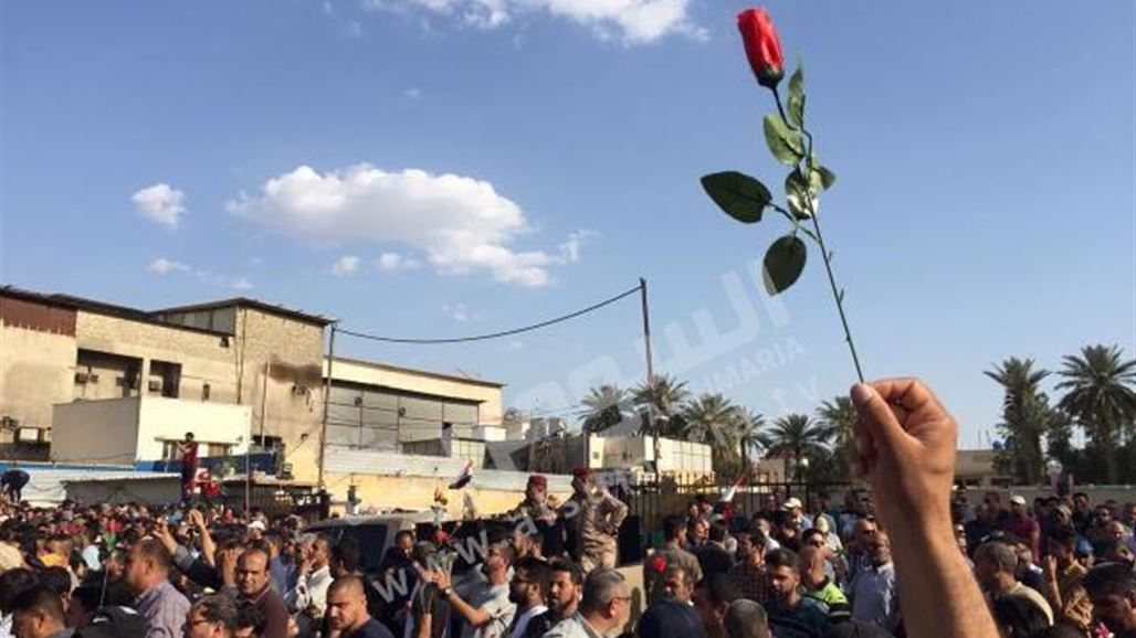 بالصور.. متظاهرون قرب السفارة البحرينية وسط بغداد