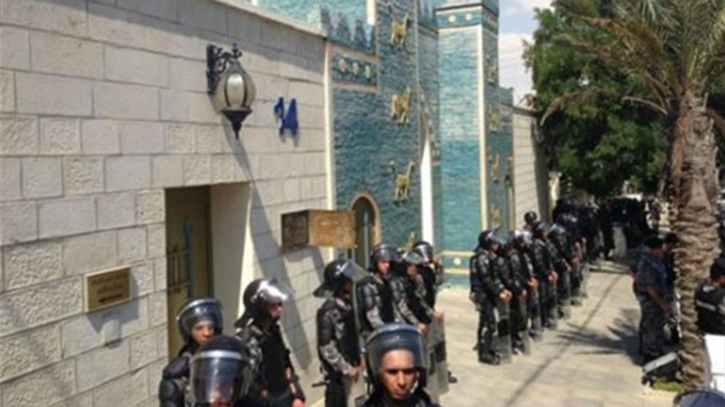 الدرك الأردني يطوق السفارة العراقية بالسيارات المصفحة تحسباً لهجمات محتملة