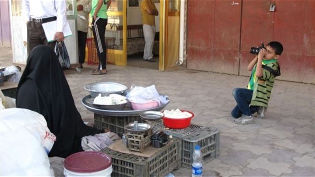 "عباس الطائر" أصغر مصور في بابل.. لقطاته ذكية ولا يتقاضى اجراً