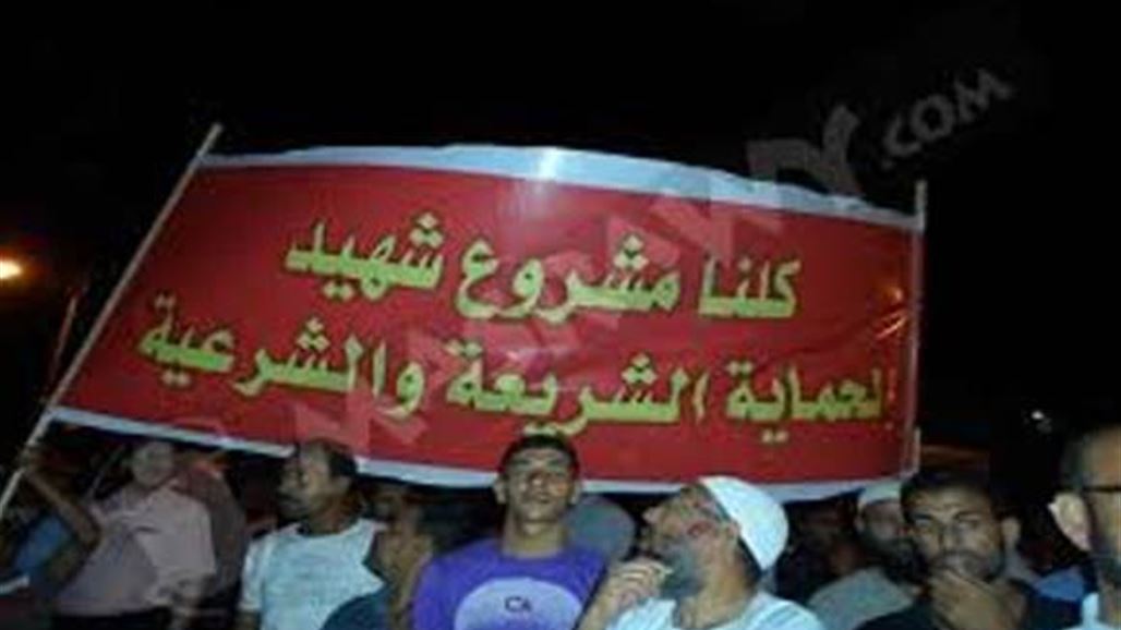 العشرات من أنصار مرسي يحاصرون الأزهر