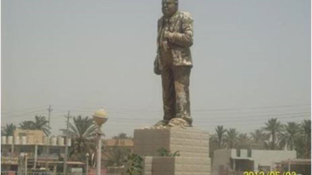 العميري تحذر من انهيار تمثال "عملاق اللغة العربية" وتطالب بالتدخل العاجل