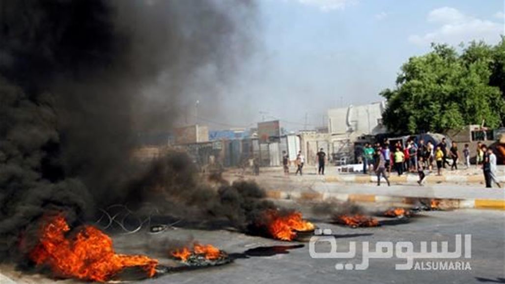 مواطنون غاضبون يسيطرون على دوائر حكومية في مدينة الصدر