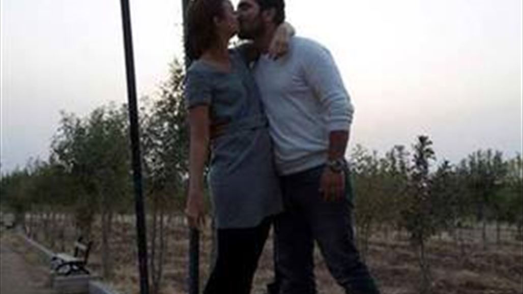 عشاق السليمانية يتبادلون القبلات على رماد نصب العشق