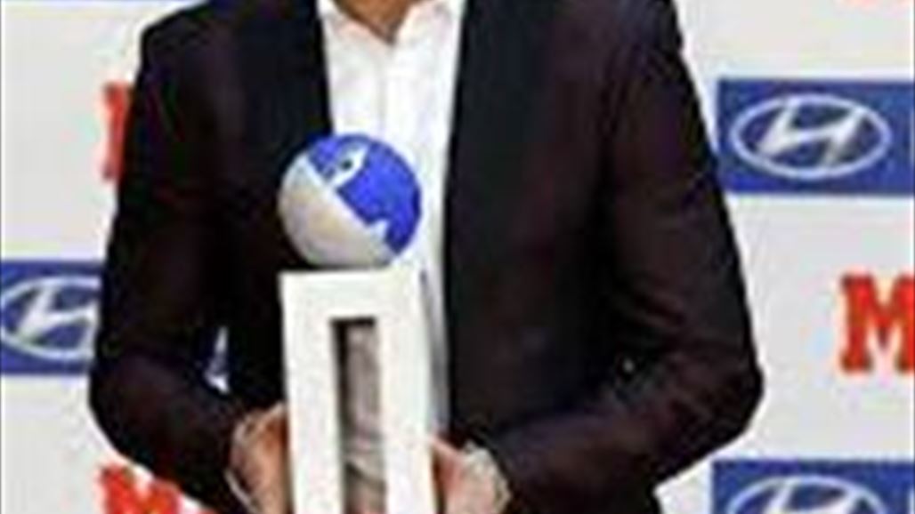 رونالدو يسنغل إجازته من ريال مدريد بنقل جوائزه لمتحفه الجديد