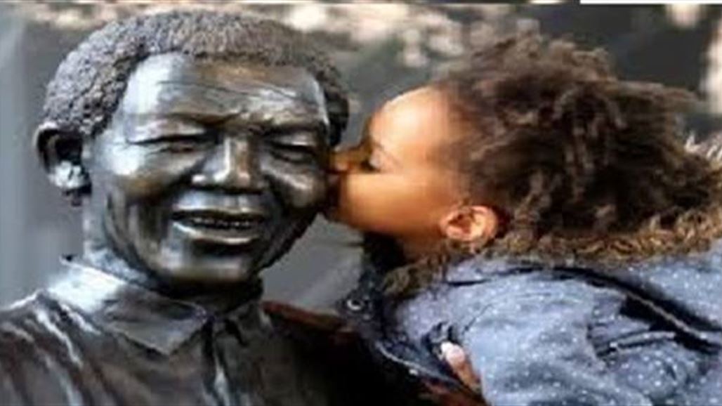 إزاحة الستار عن نصب مانديلا في حدائق الرئاسة