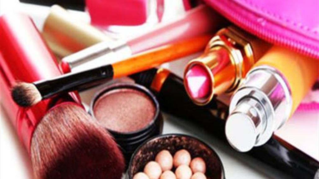 كوني مشرقة مع حقيبة مكياجك الربيعية