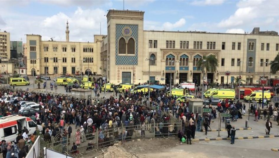 صحيفة بريطانية تتحدث عن &quot;البطل&quot; الذي أنقذ 10 من ضحايا حادث القطار بمصر