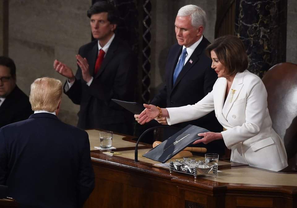 Pelosi tears Trump's "pictures" speech ExtImage-1103518-634117504