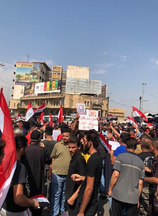 اختناق المتظاهرين في ساحة التحرير الان