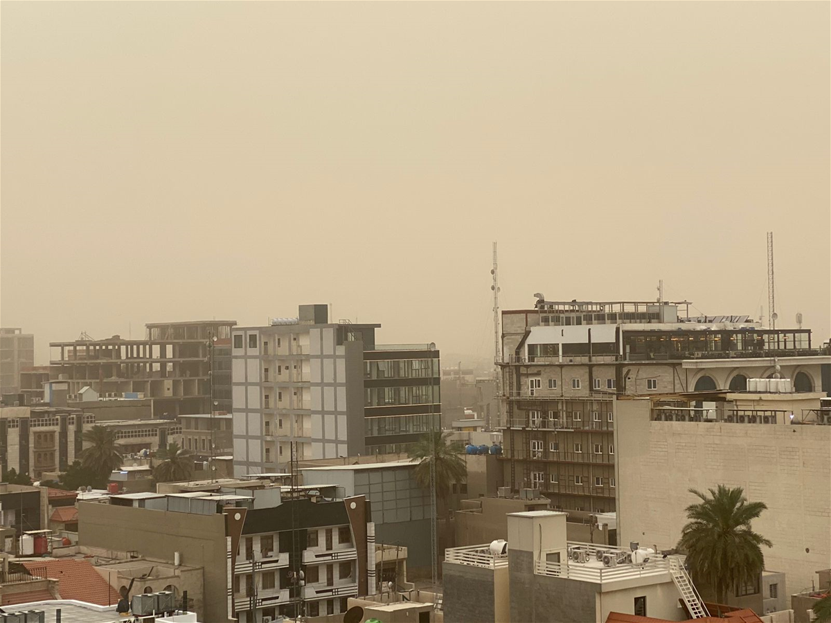 العاصفة تصل العاصمة.. أجواء صفراء في بغداد (صور)