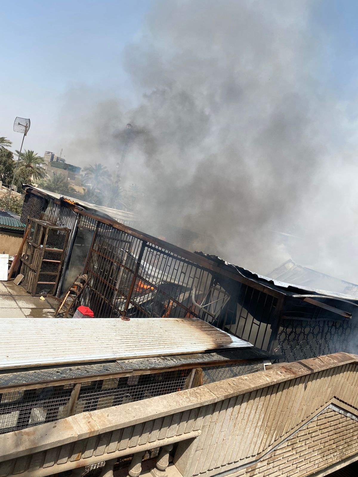 حريق قرب مفوضية الانتخابات وسط بغداد