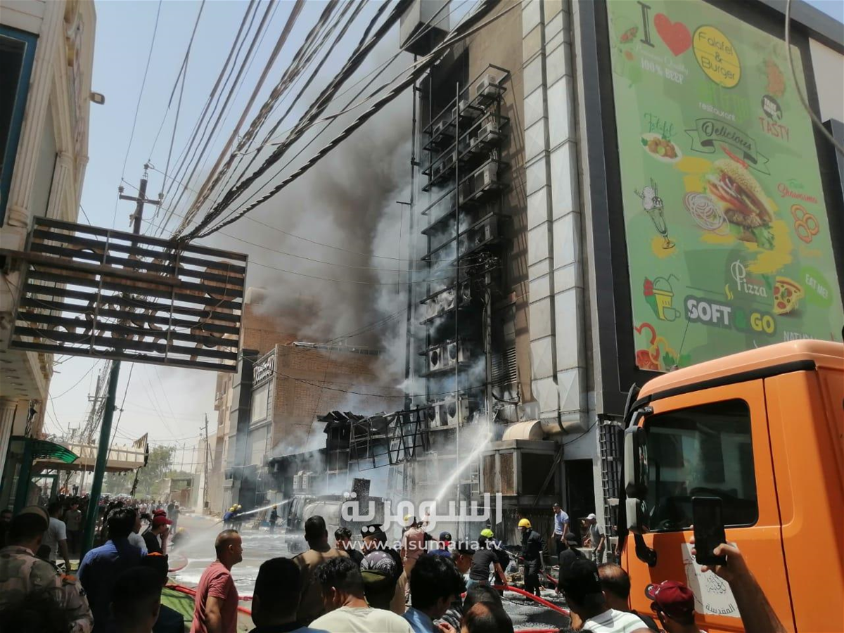 حريق ضخم يلتهم صهريج وقود ومطعم في كربلاء (صور وفيديو)