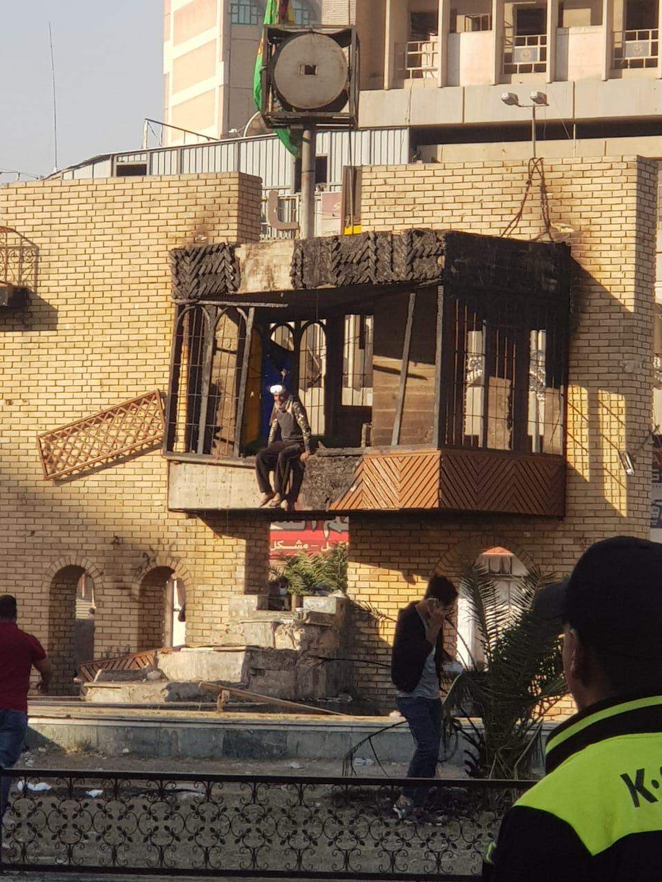 إانسحاب الفرقة التاسعة من الجيش العراقي نحو السفارة الايرانية في كرادة مريم لحمايتها الآن
