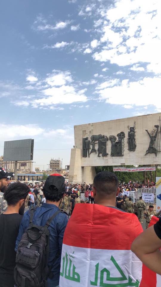 قطع جسر الجمهورية وبعض الطرق المؤدية الى ساحة التحرير وسط بغداد "صور"