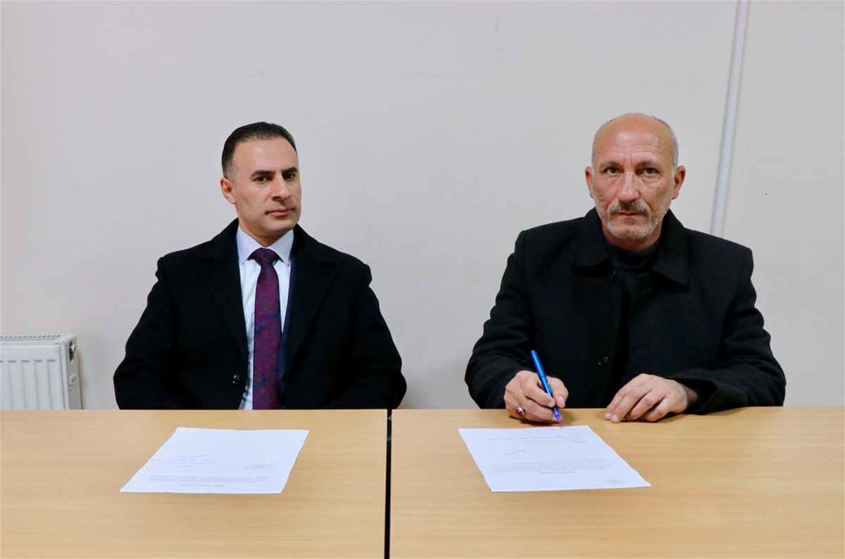 بالصور.. لحظة إعادة الطفل العراقي المختطف لدى داعش منذ 2014