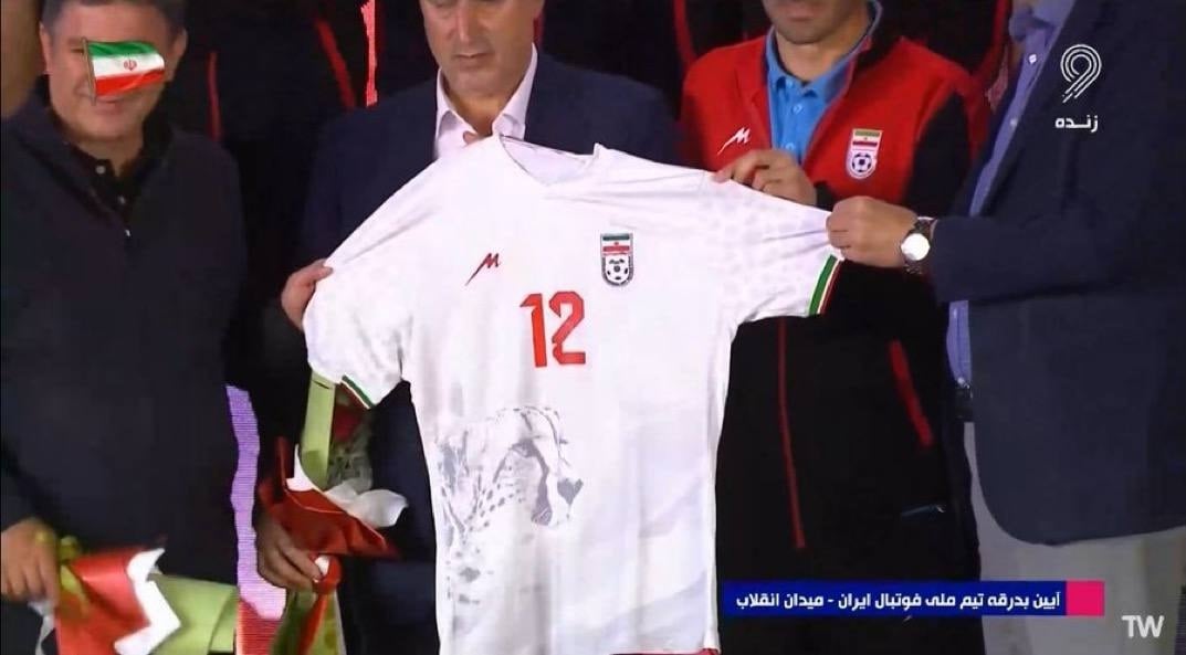 بالصورة.. المنتخب الايراني يعلن عن قميصه الاساسي الذي سيشارك به في المونديال