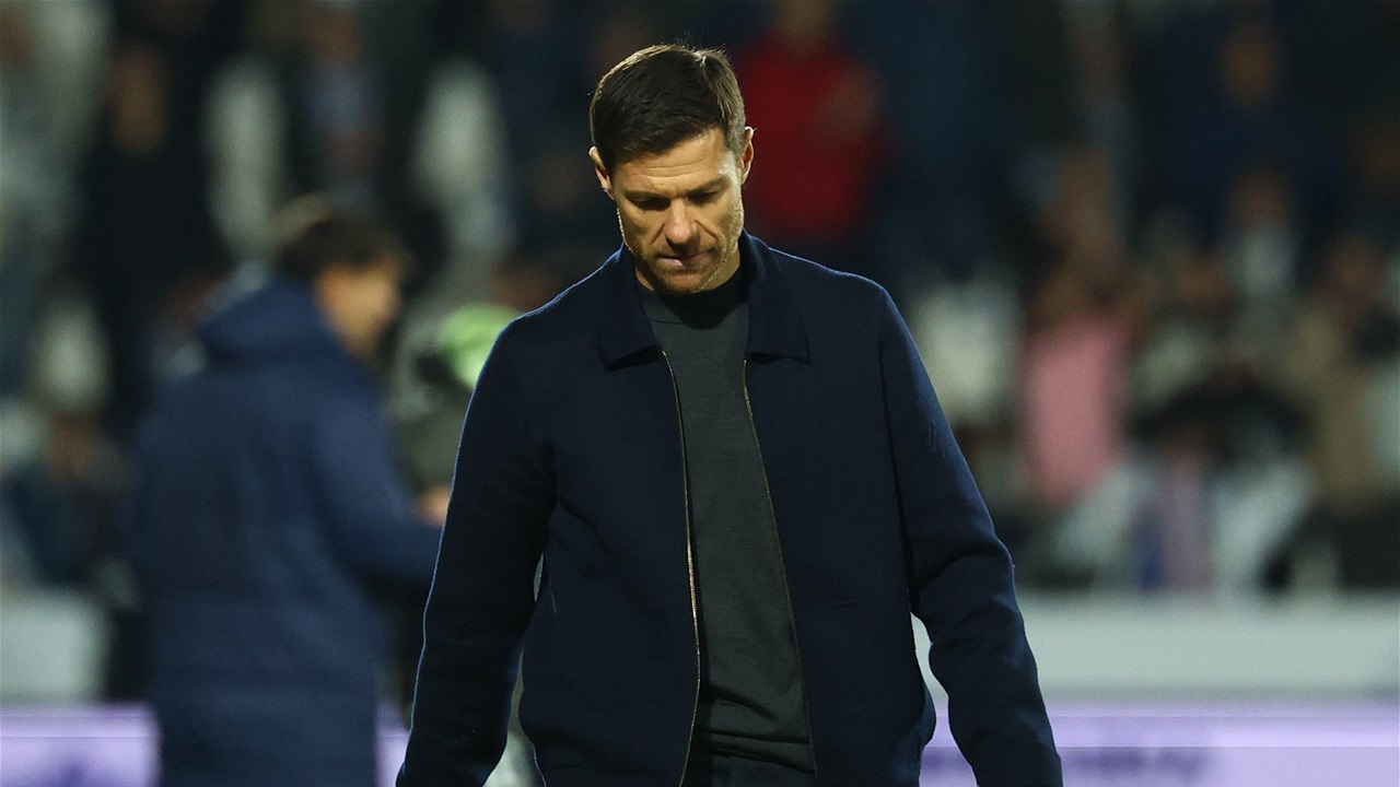 ريال مدريد يعلن إنهاء تعاقده مع المدرب تشابي ألونسو